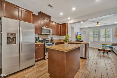 28778 Calle De La Paz Dr, Santa Clarita CA  91354-3006 exterior