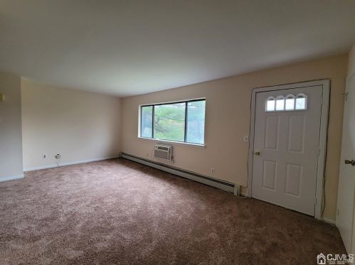 1026 Cricket Ln, Woodbridge NJ  07095-1542 exterior