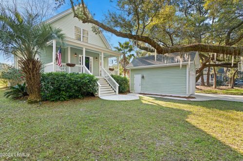 74 Tuscarora Ave, Beaufort, SC 29907-1139