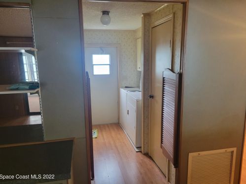 610 Dolphin Cir, Sebastian FL  32976-2591 exterior