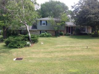 4290 Cherokee Dr, Brookfield, WI 53045-7411