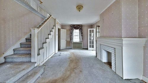 201 Clay Ave, Roselle Park, NJ 07204-2101