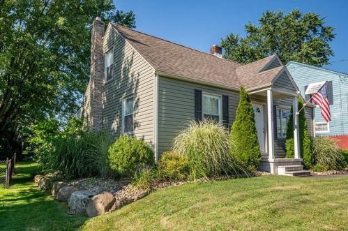 1038 Plum St, Hermitage, PA 16146-3044