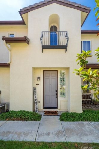 28027 Serra Ln, Santa Clarita, CA 91355-6057