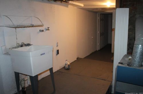 285 Jefferson St, Bridgeport CT  06607-2422 exterior