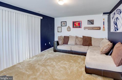3522 Caledonia Cir, Woodbridge VA  22192-1063 exterior