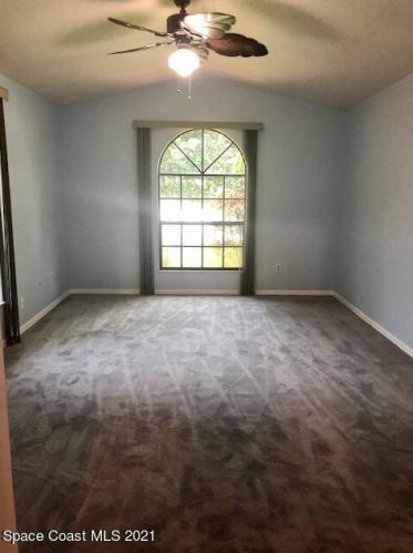 990 Bermuda Ave, Sebastian, FL 32958-5104