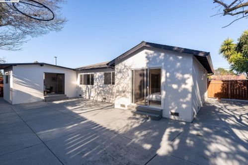 2709 Shamrock Dr, Richmond CA  94806-1524 exterior