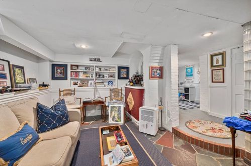 14 Kay St, Middletown RI  02840-7101 exterior