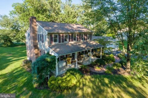 871 Chester Dr, Pottstown PA 19465-7518 exterior