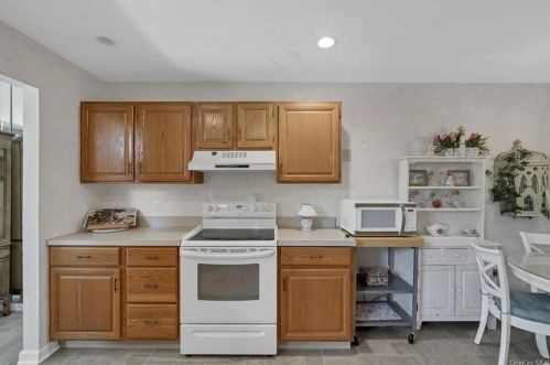 45 Deer Crossing Dr, Fishkill NY  12524-1365 exterior