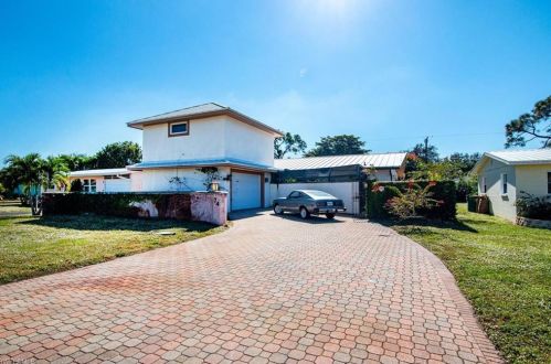 74 3rd St, Bonita Springs, FL 34134-7321
