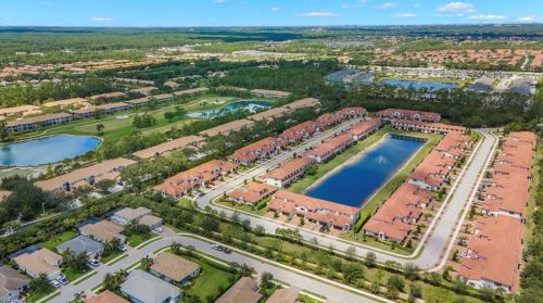 7698 Bristol Cir, Naples FL  34120-0697 exterior