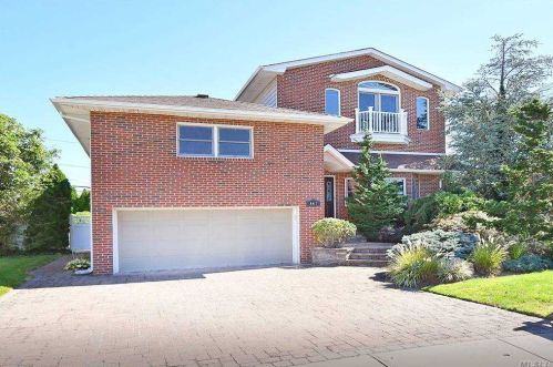 441 Charles Ln, North Wantagh, NY 11793-1407