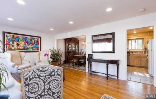 106 Pleasant St, Dumont NJ  07628-1320 exterior
