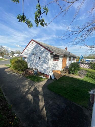 1 Floral Dr, Amityville NY  11701-1608 exterior