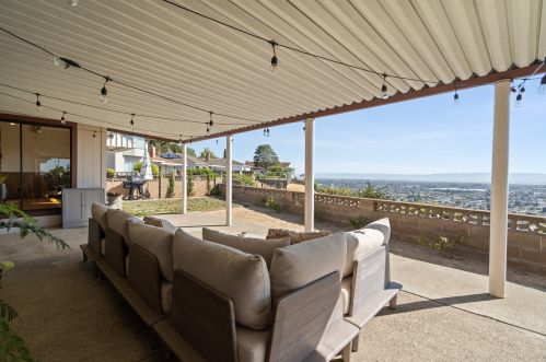 1999 Edgehill Ct, San Leandro CA  94577-6302 exterior