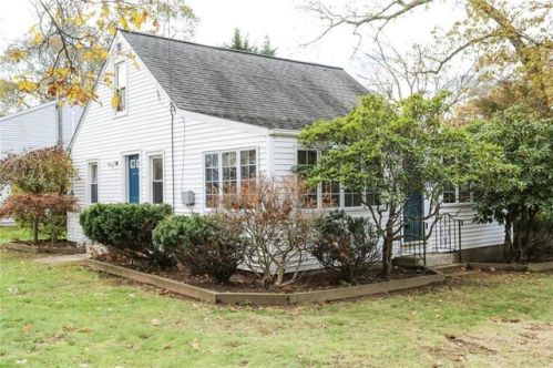 110 Winterberry Rd, South Kingstown RI  02874-2438 exterior