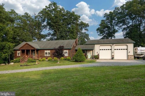 58 Crescent Ln, Dale, PA 19504-8820
