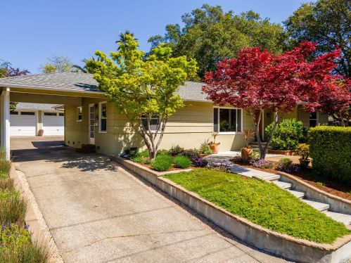 1029 Crest Dr, Santa Rosa CA  95404-2216 exterior