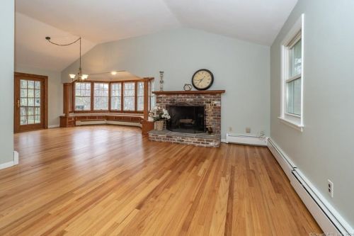 25 Arrowhead Rd, Wilton CT  06897-4402 exterior