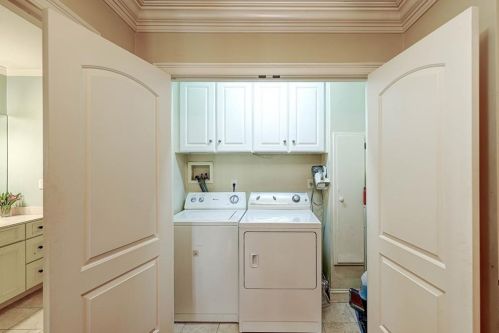 1404 County Trl, Warwick RI  02818-1627 exterior