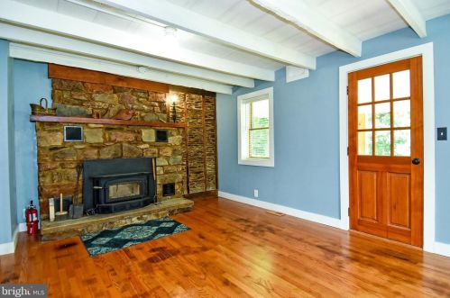13231 Mountain Rd, Lovettsville, VA 20180-2812