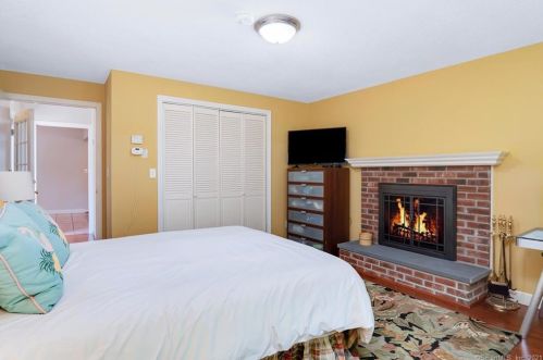 45 Sherman Rd, Glastonbury CT  06033-2911 exterior