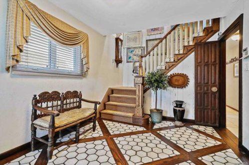 160-32 81st St, Jamaica, NY 11414-2912