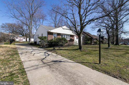222 Moore Ave, Barrington, NJ 08007-1226