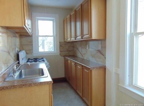 5 Houghton St, Bristol, CT 06010-6150