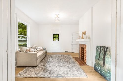 318 New Castle St, Zelienople PA  16063-1336 exterior