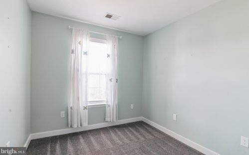13046 Terminal Way, Woodbridge VA  22193-6116 exterior