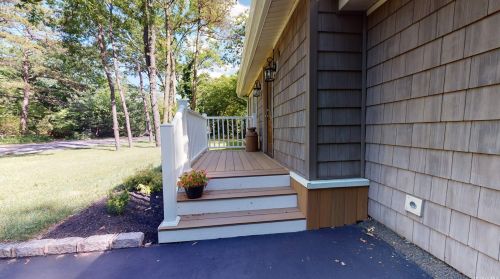 18 Miller Place Middle Island Rd, Mount Sinai, NY 11766-2919