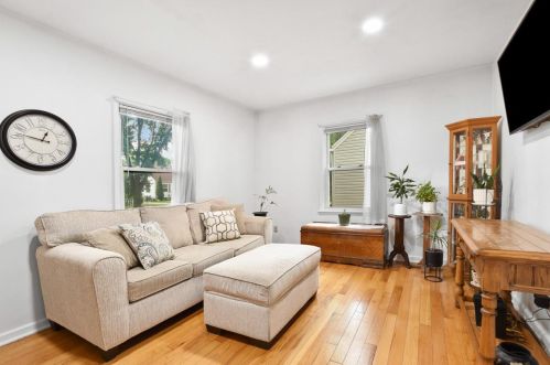 2734 Coolidge St, Madison, WI 53704-4511