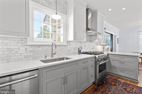 701 Hanover St, Fredericksburg VA  22401-5714 exterior