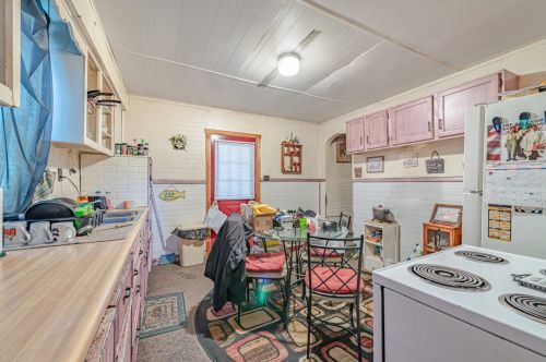 13 Monroe St, Latrobe PA  15650-3146 exterior