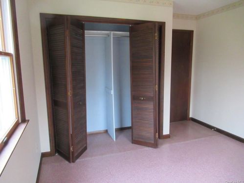 101 Shale Dr, Middletown NY  10940-7121 exterior