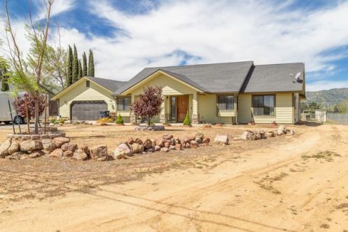 21201 Sierra Vista Dr, Tehachapi CA  93561-8633 exterior