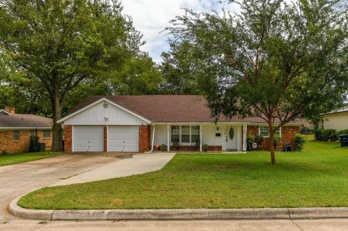 5617 Wedgmont Cir, Fort Worth, TX 76133-2801