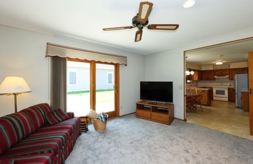 3711 Abbott Ave, Milwaukee WI 53221-3058 exterior