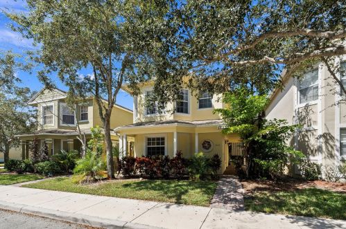 2012 Avon Park Dr, Fort Pierce, FL 34952-7799