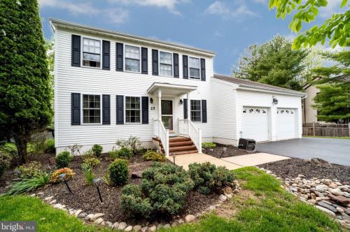 25 Ronit Dr, Trenton, NJ 08628-2225