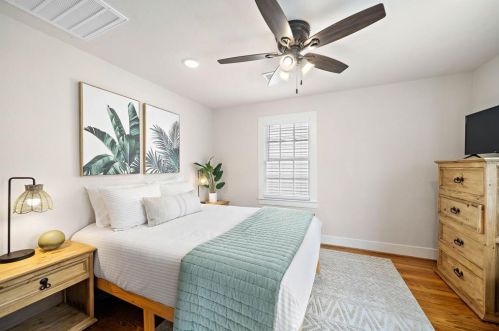 1021 Sealy St, Galveston TX 77550-3813 exterior