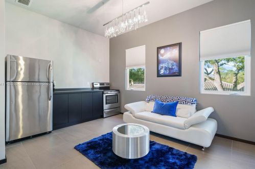 4828 Peninsula Dr, Daytona Beach FL 32127-7203 exterior