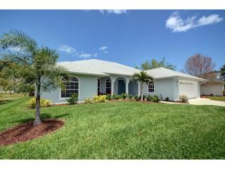 962 Riviera Ave, Sebastian, FL 32958-5161