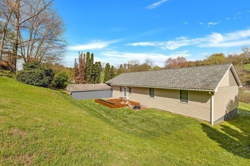 264 Lindsay Rd, Zelienople PA  16063-3210 exterior