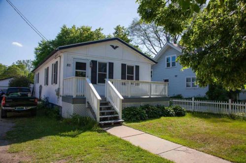 811 Mather St, Green Bay, WI 54303-3561