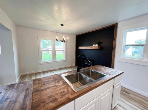 250 Caroline St, Manchester WI  53946-8518 exterior