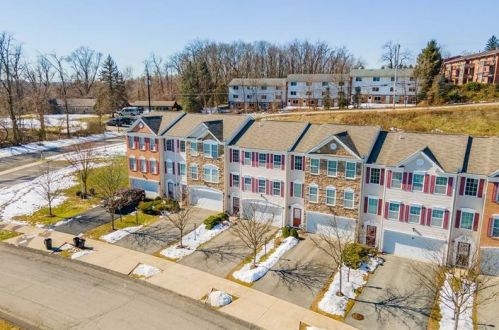 140 Lockheed Dr, Moon Twp, PA 15108-2406